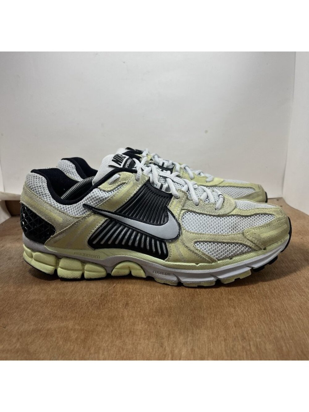 Nike Zoom Vomero 5 Men Size 13 HF1553-700 Barely Volt/Pure Platinum/Black